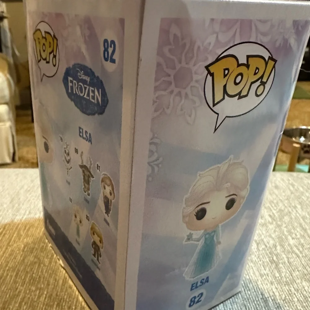 Funko Pop Disney Frozen Elsa Vinyl Figure - Picture 2 of 3